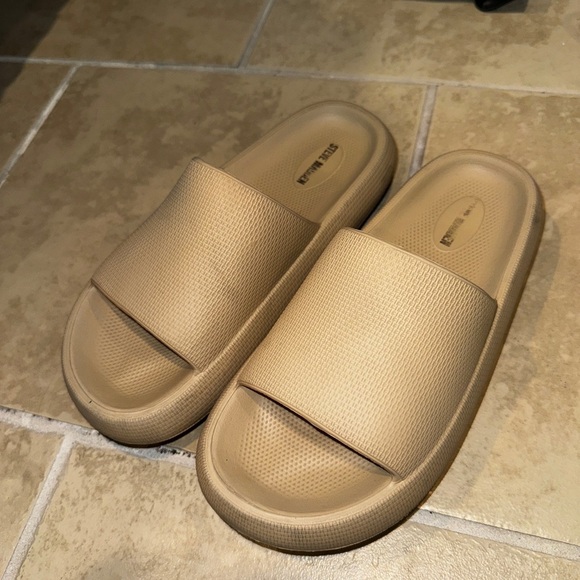 Steve madden slides - Picture 1 of 2